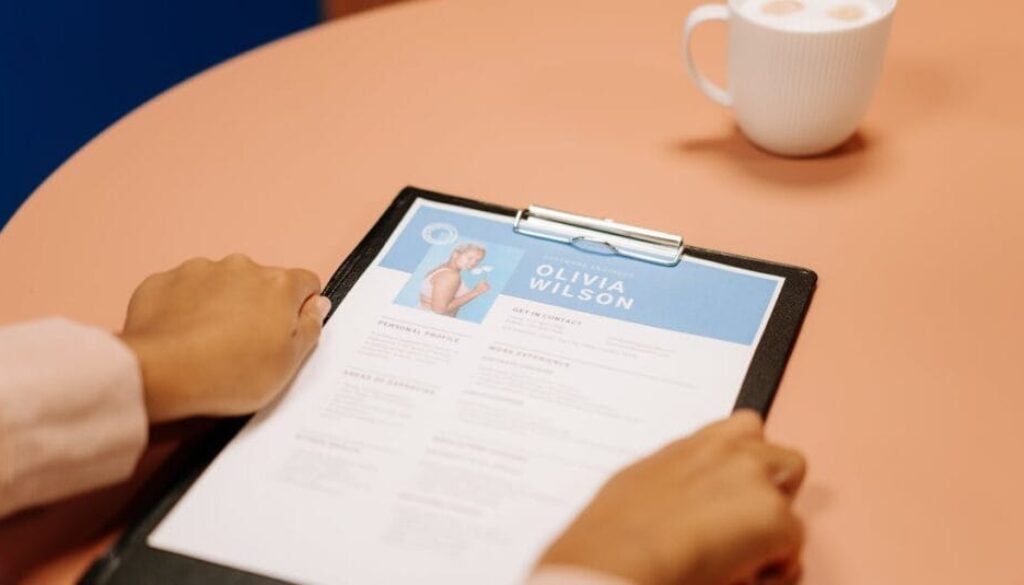 10 Essential Steps for Developing a Winning Resume Strategy in 2025